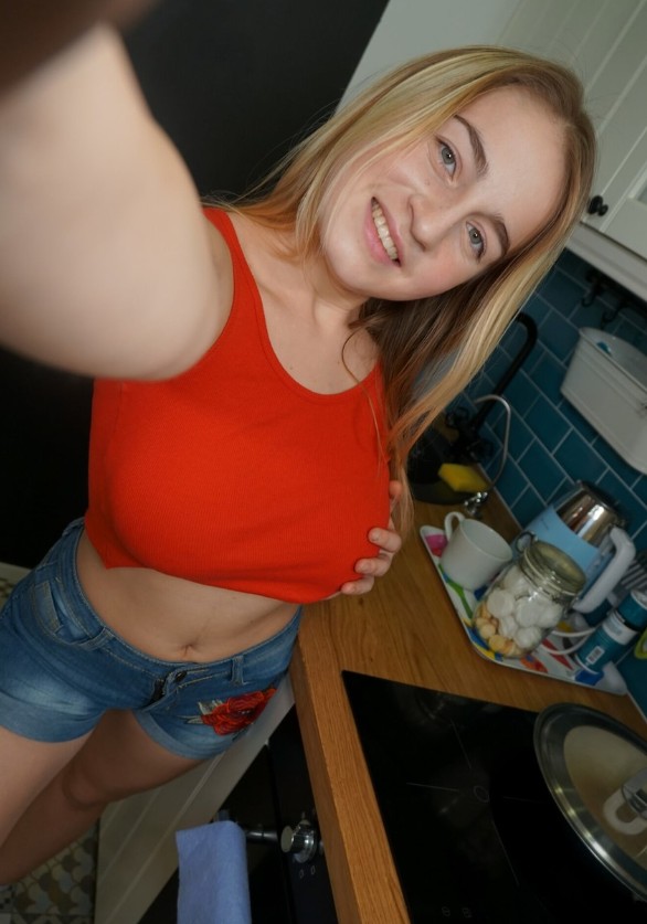 New0Ella 5'3 or under(160cm),Bisexual,HH cup,African,Groups/Paties